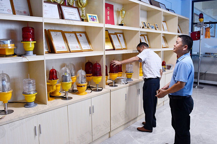 熱烈慶祝海駿達置業(yè)投資集團考察我司圓滿(mǎn)成功：展廳考察2